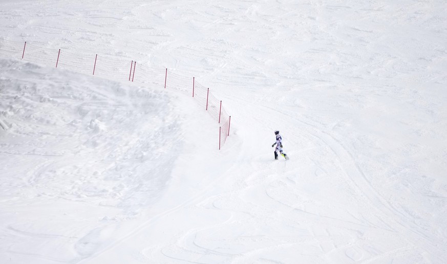 Norway's Atle Lie McGrath walks off the course after skiing out during an alpine ski, men's slalom race, at the 2026 Winter Olympics, in Bormio, Italy, Monday, Feb. 16, 2026. (AP Photo/John  ...
