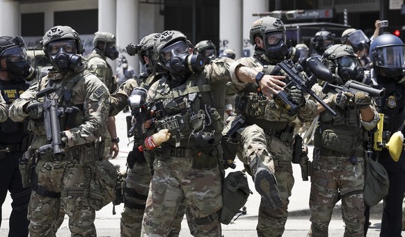 epa12164975 Members of the California National Guard try to disperse protestors in front of the Edward R. Roybal Federal Building in Los Angeles, California, USA, 08 June 2025. US President Donald Tru ...