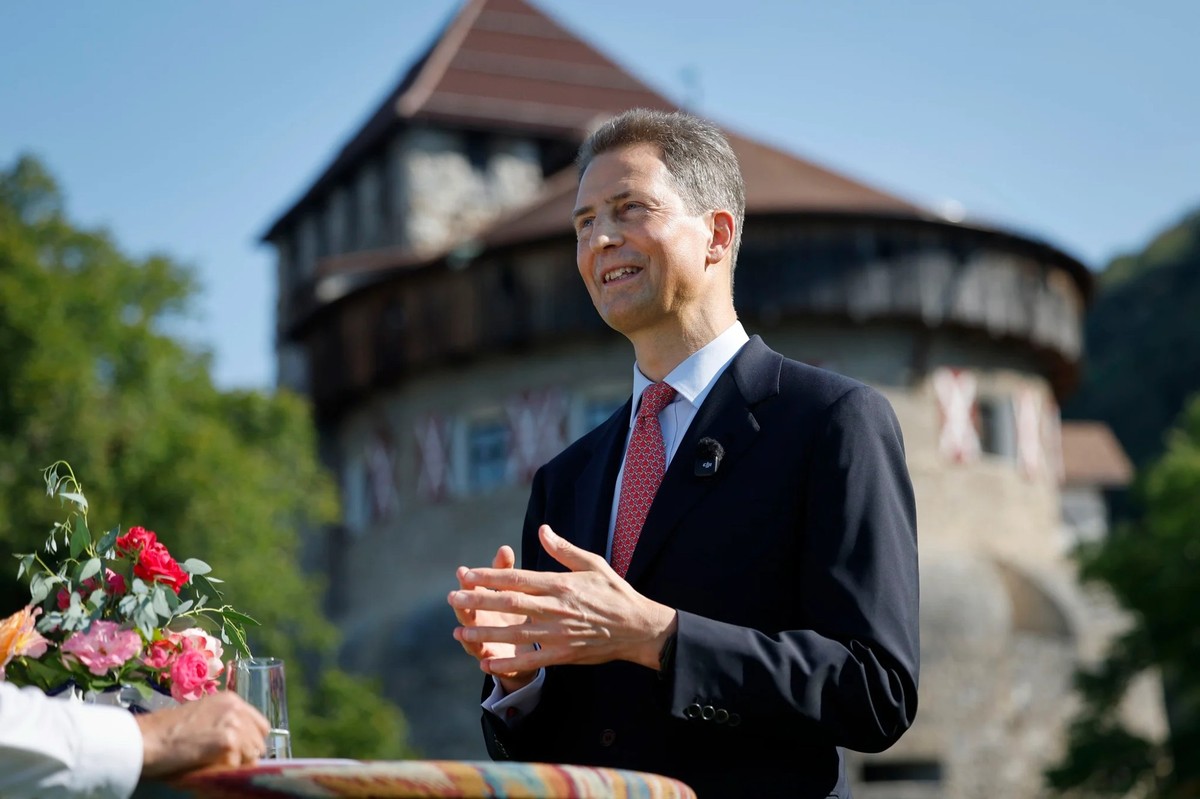 Le prince héritier Alois de Liechtenstein, lors de la fête nationale, dans les jardins du château de Vaduz (15 août 2026).