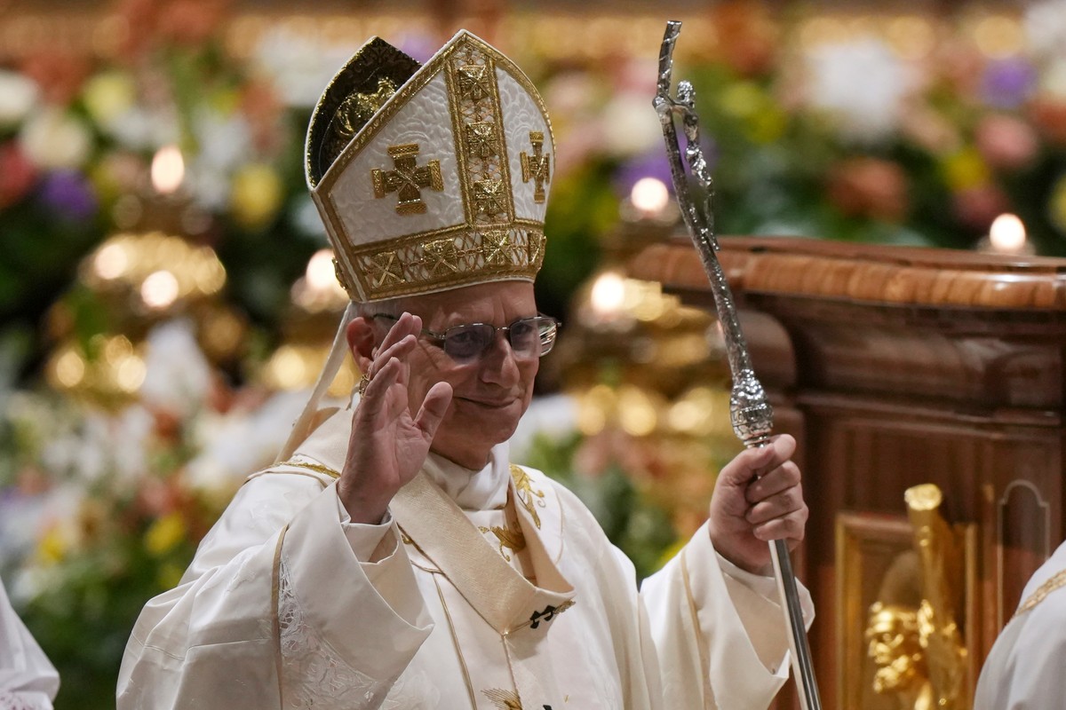 Pope Leo XIV waves after leading the Easter Vigil inside St. Peter's Basilica at The Vatican, Saturday, April 4, 2026. (AP Photo/Andrew Medichini)
Pope Leo XIV