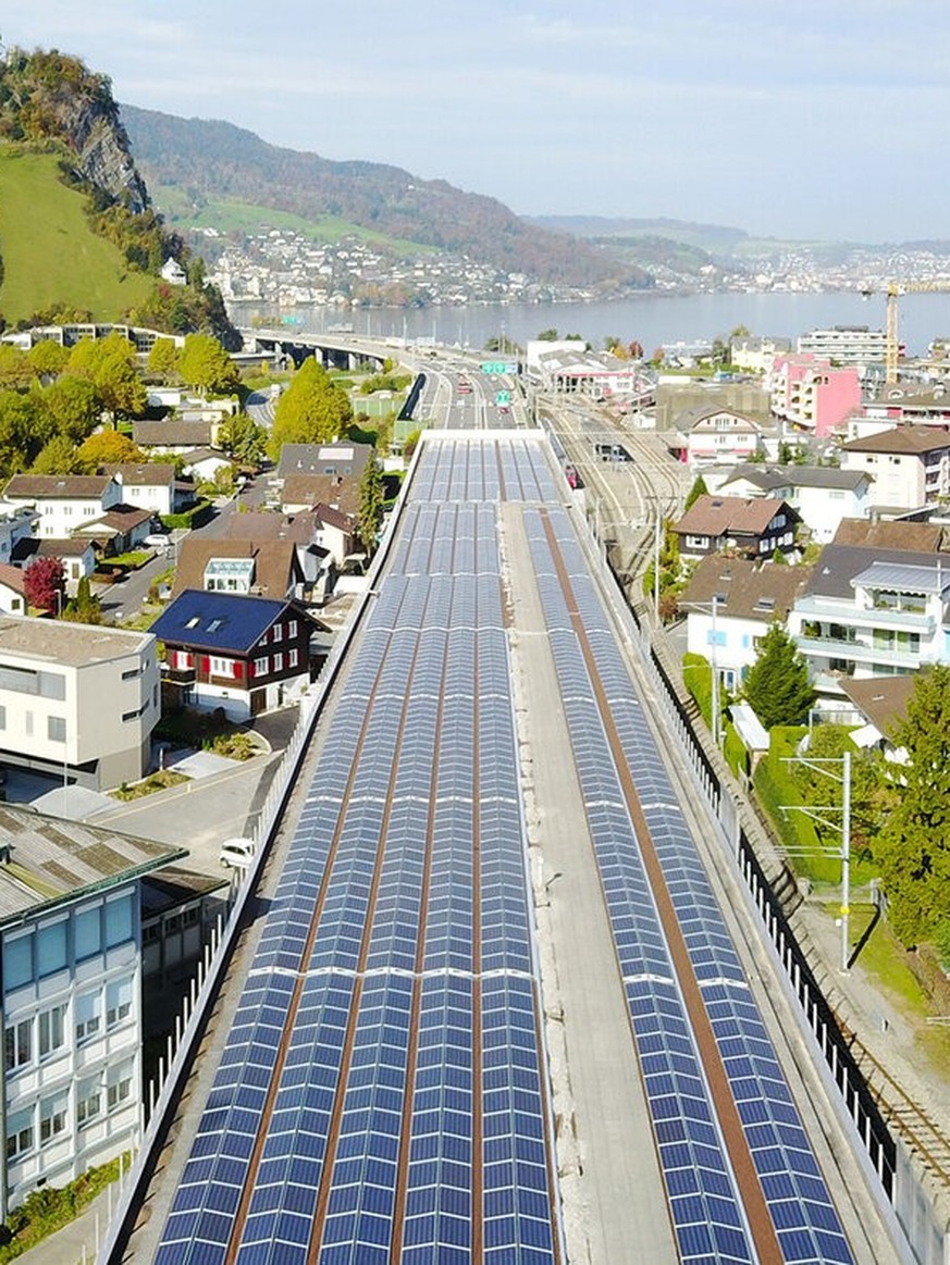 Solaranlage auf der Autobahnüberdachung Stansstad