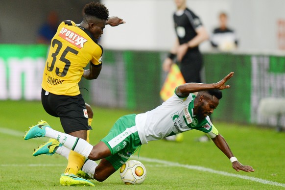 23.07.2016; St.Gallen; Fussball Super League - FC St.Gallen - BSC Young Boys; Nzuzi Toko (St.Gallen) gegen Sekou Sanogo (YB)
(Steffen Schmidt/freshfocus)