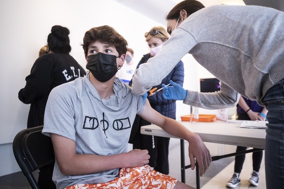 epa09198578 A 14-year-old boy receives a dose of COVID-19 vaccine during a vaccination drive organized by the Annenberg Foundation and Mickey Fine Pharmacy for teenagers aged between 12 and 15 at the  ...