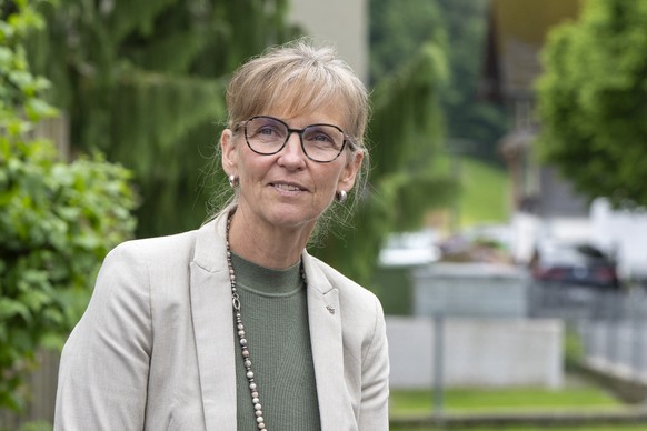 Die Nidwaldener Regierungsraaetin Karin Kayser-Frutschi anlaesslich einer Medienfuehrung durch die Sicherheitsvorkehrungen der Nidwaldener Kantonspolizei und der Schweizer Armee im Raum Obbuergen in d ...