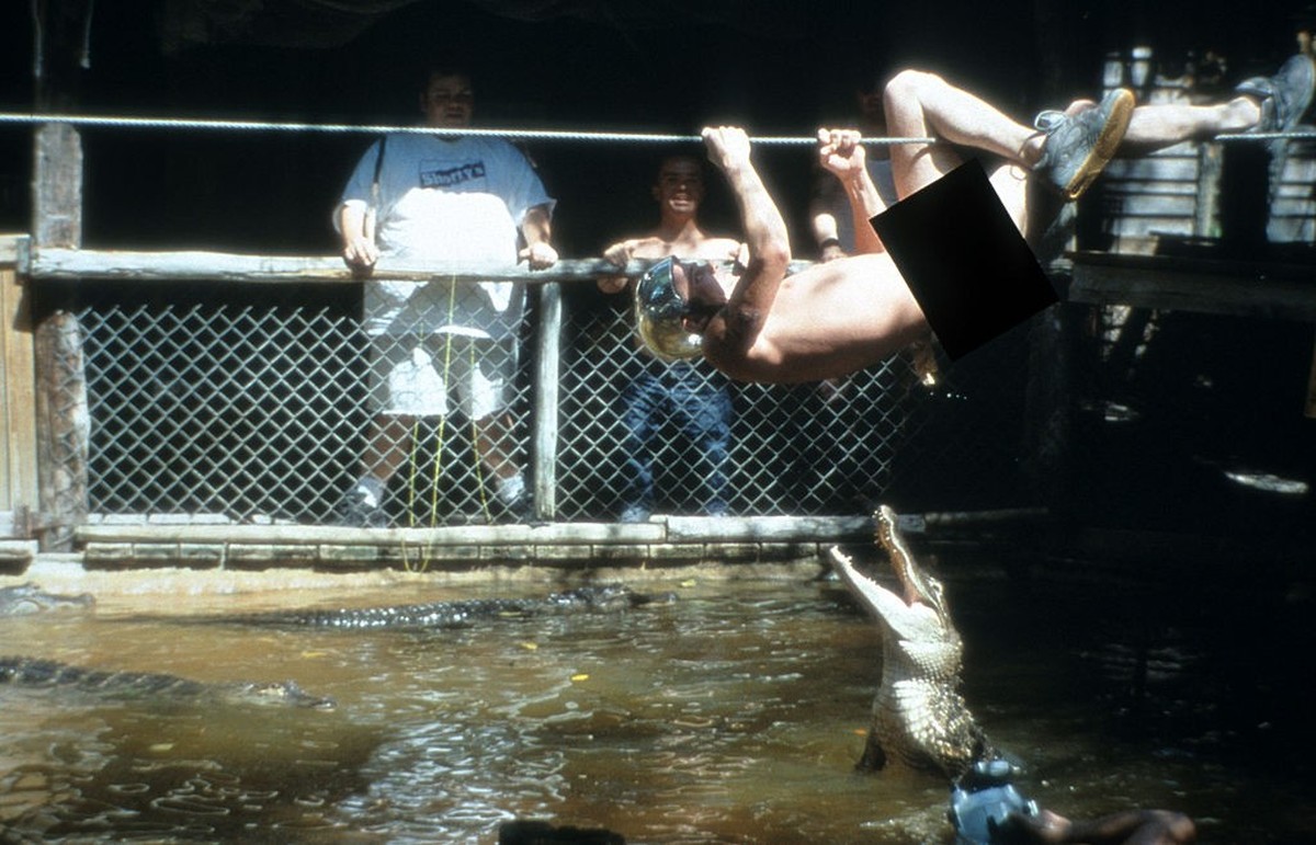 Steve-O jumps into an alligator pit in a scene from the film &amp;#039;Jackass: The Movie&amp;#039;, 2002. (Photo by Paramount/Getty Images)