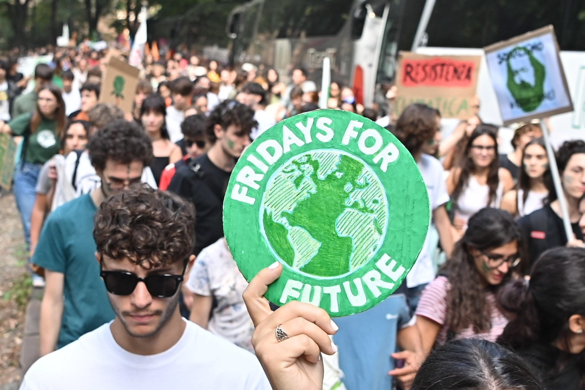 epa10903293 People attend the Fridays for Future protest in Turin, Italy, 06 October 2023. Fridays for Future started in 2018 with Greta Thunberg's school strikes outside the Swedish parliament.  ...