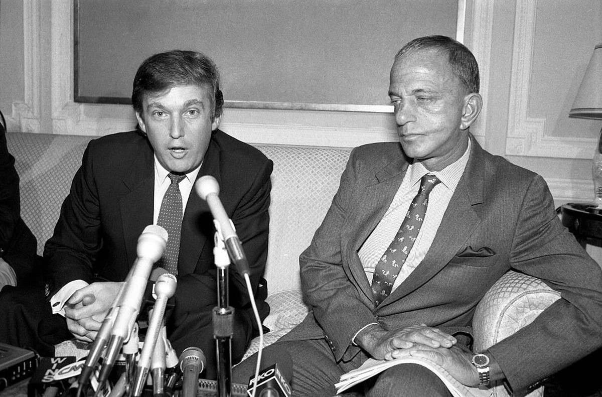 Donald Trump (L), owner of the New Jersey Generals, of the U.S. Football League, said 10/18 his league’s $1.32 billion antitrust suit against the national Football League will crack “one of the great  ...