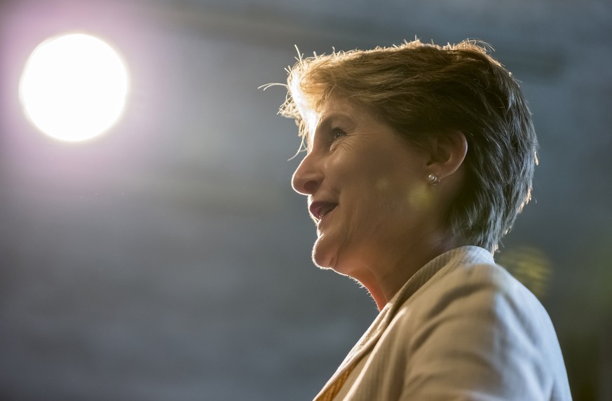 Bundesraetin Simonetta Sommaruga bei einem informellen Austausch mit Medienschaffenden in Bern am Donnerstag, 10. August 2017. (KEYSTONE/Thomas Hodel)