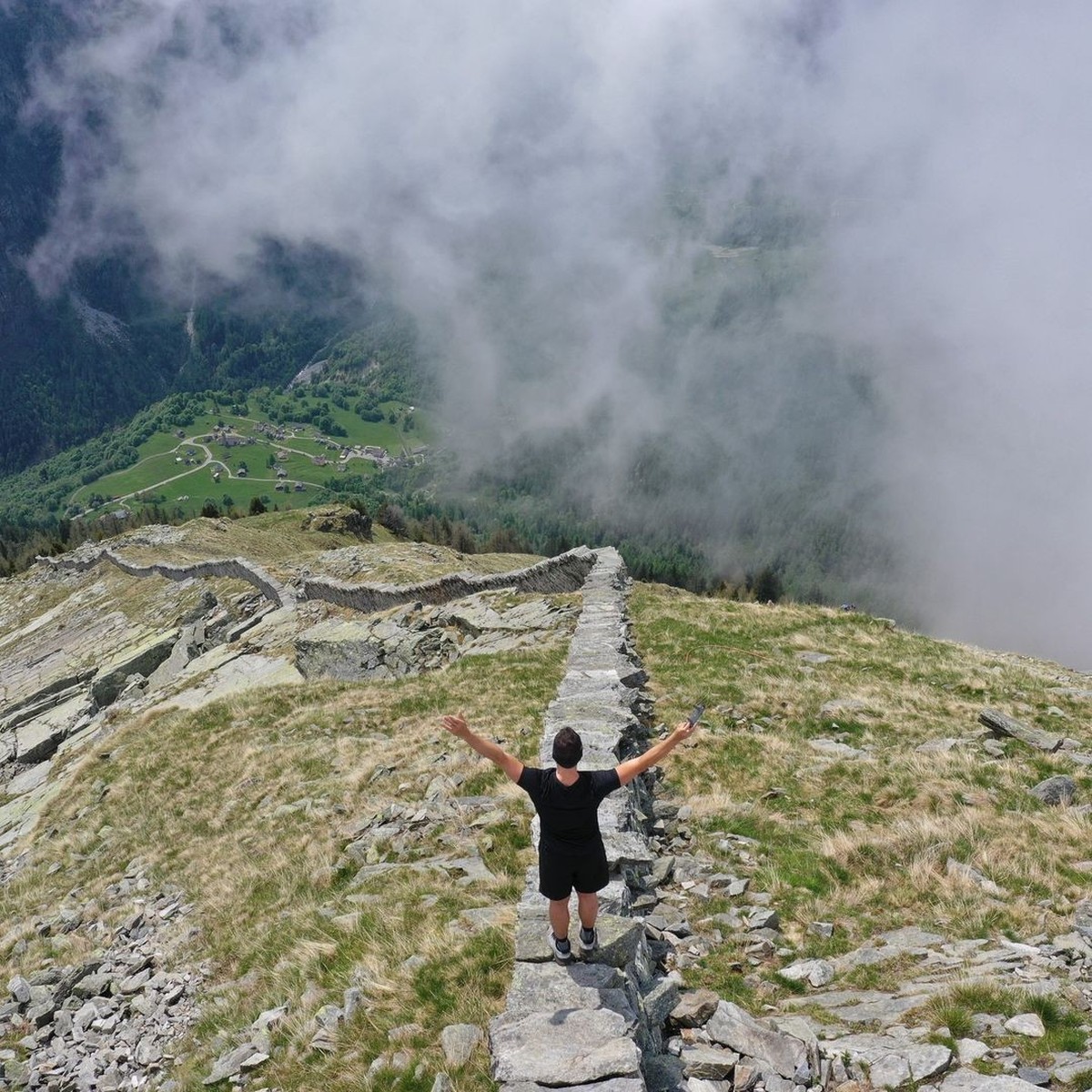 Pizzo Bombögn Rauszeit Treppenwandern Wandern Schweiz Treppen