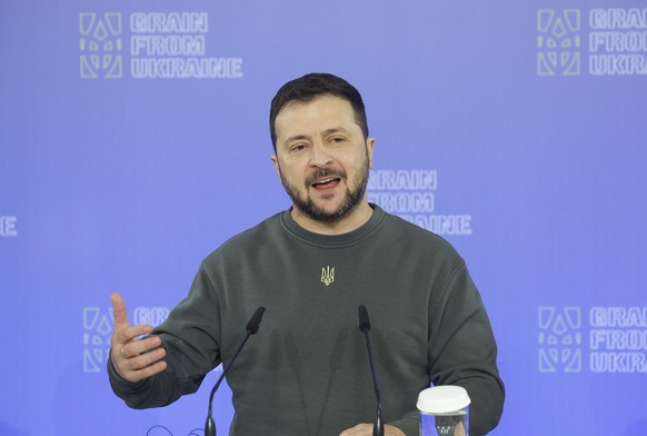 epa10994496 Ukraine&#039;s President Volodymyr Zelensky speaks during a joint press conference following a meeting in Kyiv, Ukraine, 25 November 2023. Latvian President Edgars Rinkevics, Swiss Confede ...