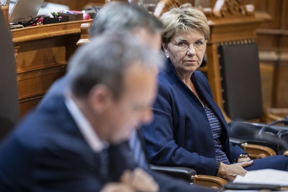 Bundespraesidentin Viola Amherd, rechts, hoert einem Votum zu, an der Sommersession der Eidgenoessischen Raete, am Donnerstag, 6. Juni 2024 im Staenderat in Bern. (KEYSTONE/Alessandro della Valle)