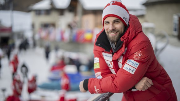 Der Schweizer Bob Anschieber Sandro Michel posiert fuer ein Portrait, am Mittwoch, 22. Januar 2025, beim Start der Bobbahn in St. Moritz. Sandro Michel ist im Februar auf der Bobbahn im deutschen Alte ...