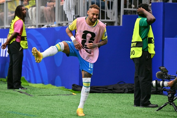 epa13073305 Neymar of brazil warms up during the FIFA World Cup 2026 Round of 32 match Brazil against Japan, in Houston, USA, 29 June 2026. EPA/SAM WASSON