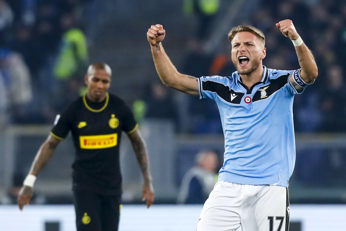 epa08222944 Lazio's Ciro Immobile celebrates after scoring the 1-1 goal during the Italian Serie A soccer match SS Lazio vs FC Inter at Olimpico stadium in Rome, Italy, 16 February 2020. EPA/ANGE ...