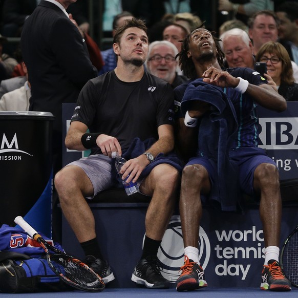 Stanislas Wawrinka, left, and Gael Monfils watch replays of the match on the screen above between games during a BNP Paribas Showdown tennis match, Tuesday, March 8, 2016, in New York. (AP Photo/Julie ...