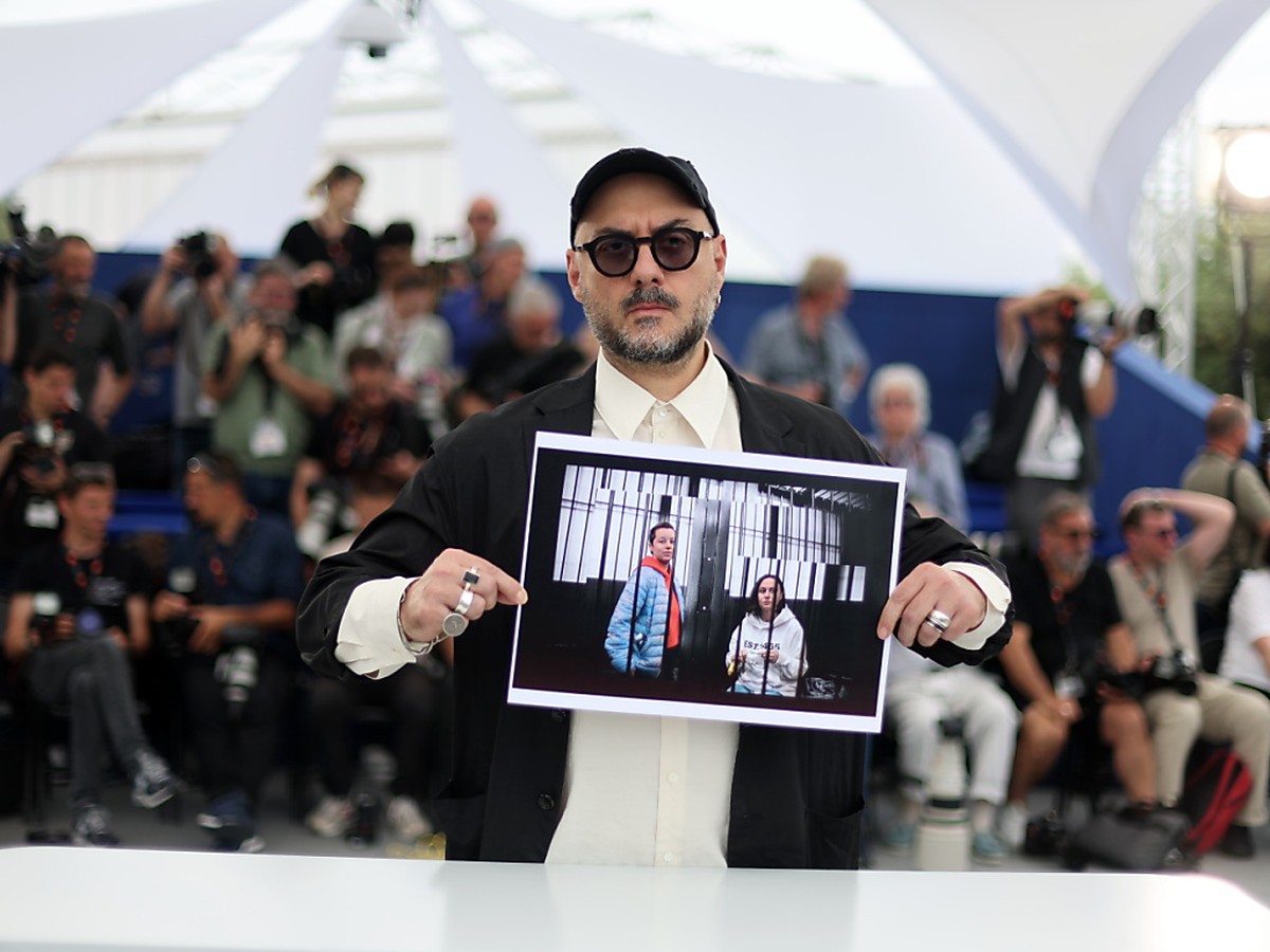 Kirill Serebrennikov a d�nonc� le "pur cynisme" des autorit�s russes � l'encontre de la metteuse en sc�ne Evgu�nia Berkovitch et de la dramaturge Svetlana Petri�tchouk.