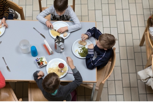 Tagesschule, Mittagstisch