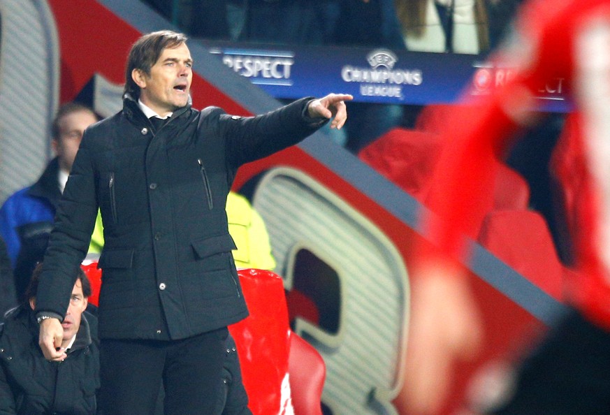 Football Soccer - PSV Eindhoven v Rostov - Champions League Group Stage - Group D - PSV Stadium, Eindhoven, Netherlands 06/12/16 - PSV’s coach Phillip Cocu reacts REUTERS/Michael Kooren