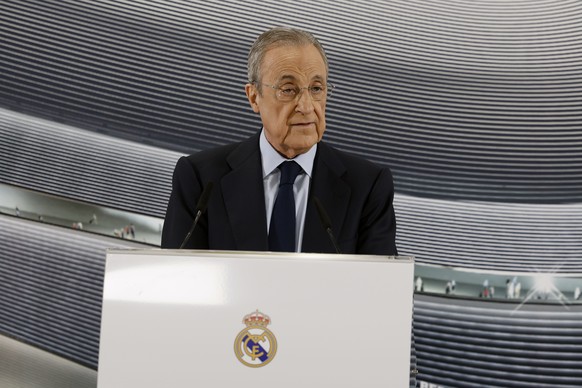 epa11028743 Real Madrid&#039;s president Florentino Perez delivers a speech during the traditional Christmas reception to the media in Madrid, central Spain, 14 December 2023. EPA/JUANJO MARTIN