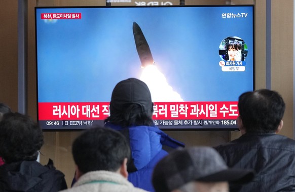 A TV screen shows a file image of North Korea&#039;s missile launch during a news program at the Seoul Railway Station in Seoul, South Korea, Monday, March 18, 2024. North Korea fired multiple short-r ...