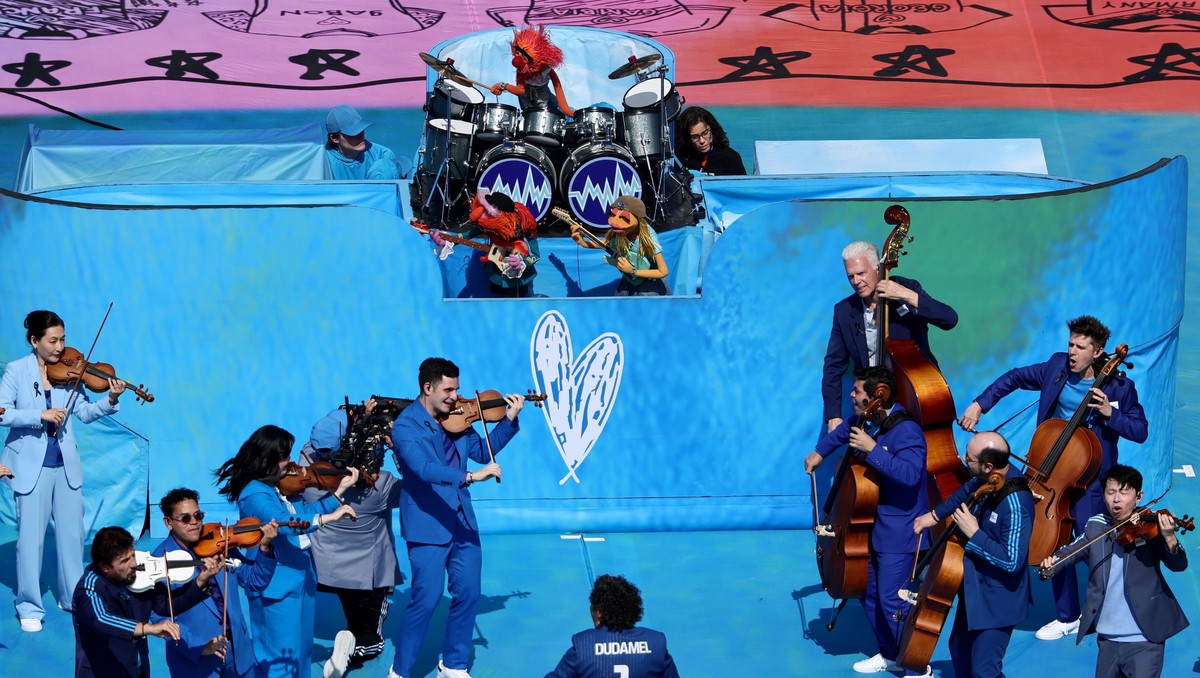 epa13121113 Music director Gustavo Dudamel of the Los Angeles Philharmonic and members of the Muppets perform 'Seven Nation Army' during the halftime show of the FIFA World Cup 2026 final ma ...