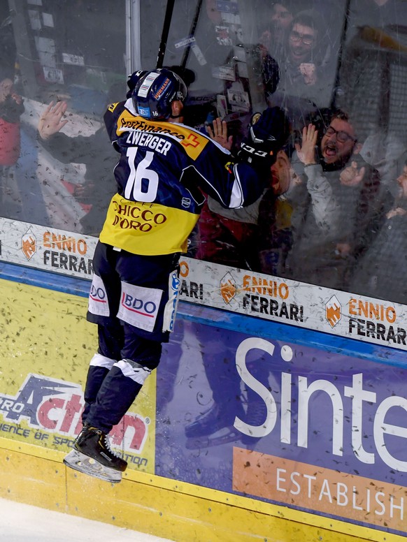 Ambri&#039;s player Dominic Zwerger celebrates the 3-2 goal with the Ambri&#039;s Fans, during the preliminary round game of National League Swiss Championship 2018/19 between HC Ambri Piotta and SC L ...