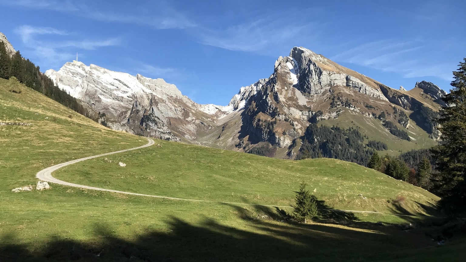 Velotour im goldenen Oktober: An den Gräppelensee mit dem Wildhauser Schafberg und dem Säntis
