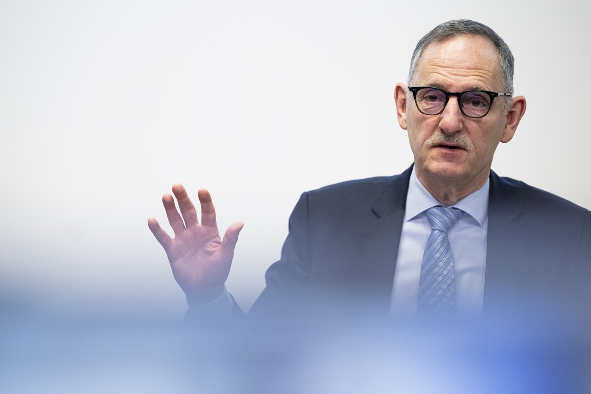 Regierungsrat Mario Fehr, Vorsteher der Sicherheitsdirektion, spricht an einer Medienkonferenz zur aktuellen Lage im Asylbereich im Kanton Zuerich, am Dienstag, 16. Dezember 2025 im Konferenzzentrum W ...