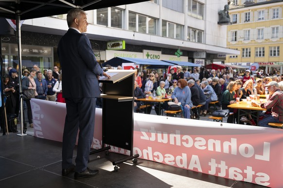 Le conseiller federal Beat Jans prend la parole lors de son discours a l'occasion d'un evenement organise a l'occasion de la fete du Travail, ce vendredi 1er mai 2026 a Bienne. (KEYSTON ...