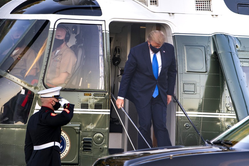 Donald Trump wurde am Freitag ins Spital geflogen, am Montag geht's bereits wieder zurück.