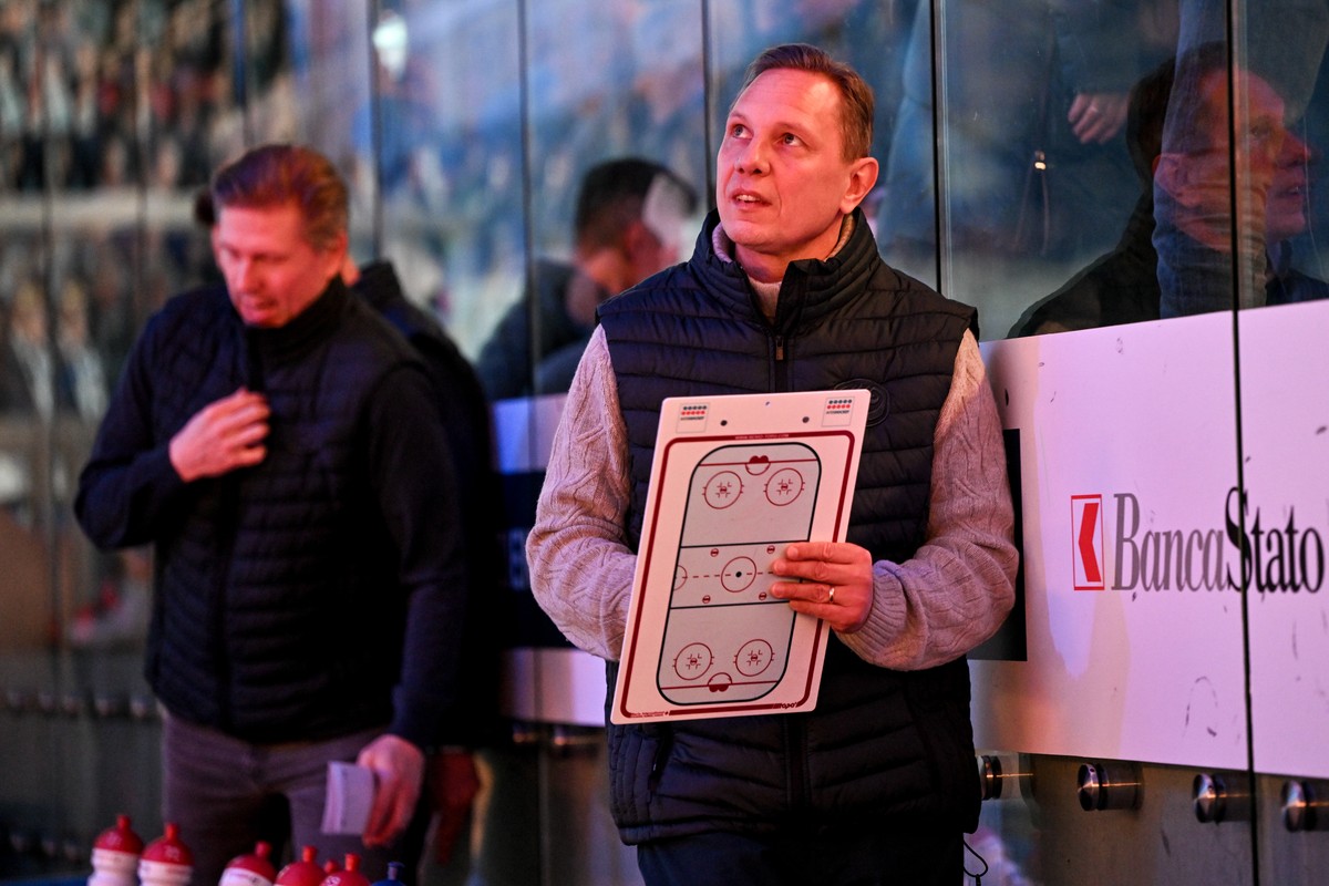 Head Coach Jussi Tapola (HCAP) enters the Gottardo Arena for the first time, during the regular season National League game between HC Ambri Piotta and HC Lugano at the ice stadium Gottardo Arena, Swi ...