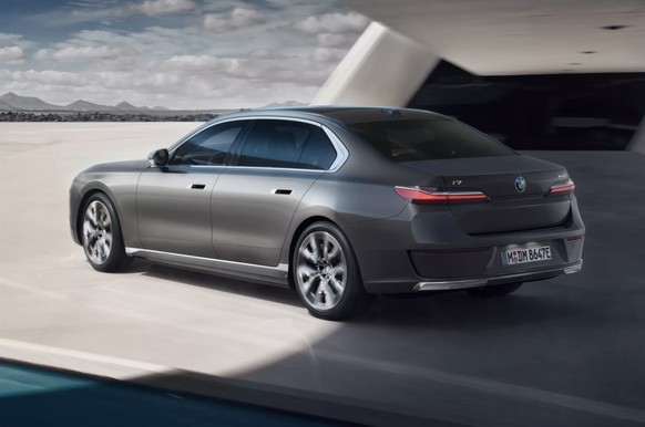 BMW i7