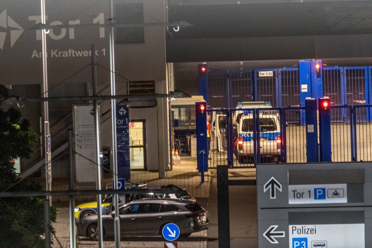 Abschiebeflug FHY946 nach Afghanistan startet in der Nacht vom Flughafen Leipzig/Halle. Ein Airbus A320-200 der Freebird Airlines mit dem Kennzeichen TC-FHN hebt am 1. September 2026 um 00:19 Uhr vom  ...