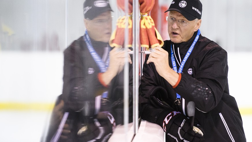 Berns Headcoach Kari Jalonen beim zweiten Eistraining der neuen Saison, am Montag, 2. August 2016, in der Postfinance Arena in Bern. (KEYSTONE/Manuel Lopez)