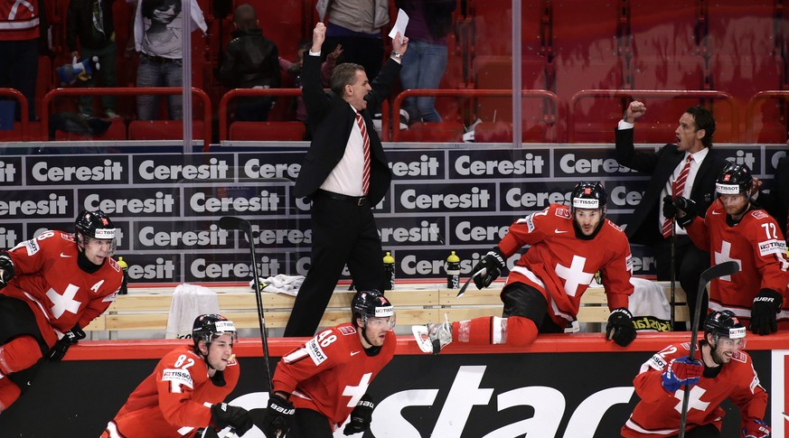 Der wohl grösste Moment des Schweizer Eishockeys: Die Nationalmannschaft gewinnt 2013 unter Sean Simpson die Silbermedaille.
