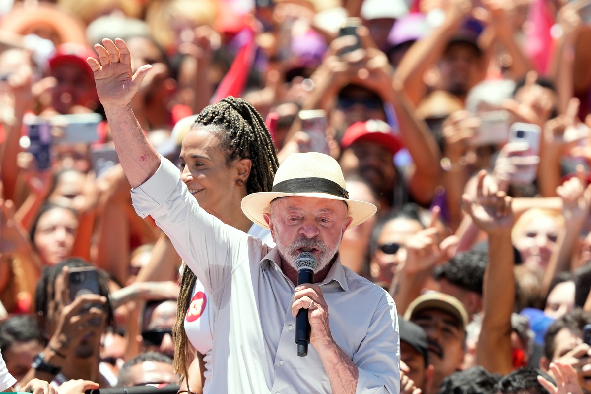 Brazilian President Luiz Inacio Lula da Silva, who is running for reelection speaks during a campaign rally ahead of the upcoming presidential runoff election in the Ceilandia neighborhood of Brasilia ...