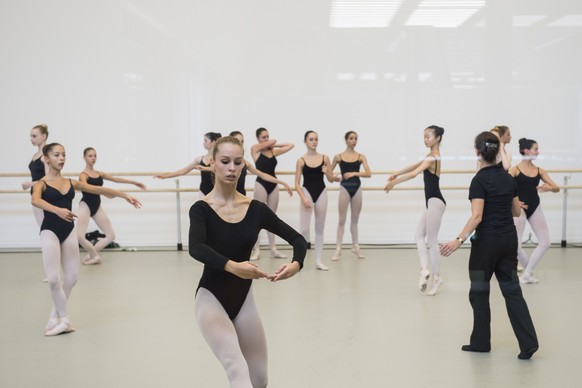 Diese Ballettschülerinnen der ZHdK schauen uns bewusst nicht an.