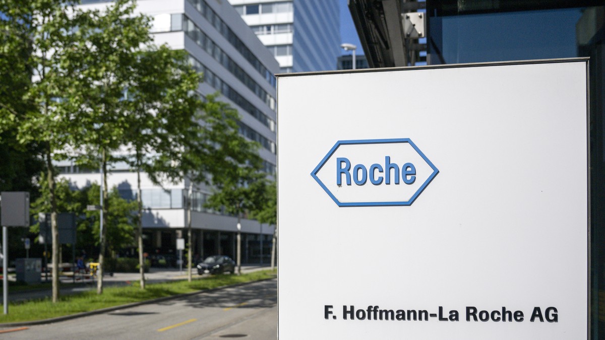 Der Hauptsitz des Roche-Konzerns an der Grenzacherstrasse in Basel, am Dienstag, 14. Mai 2024. (KEYSTONE/Georgios Kefalas)