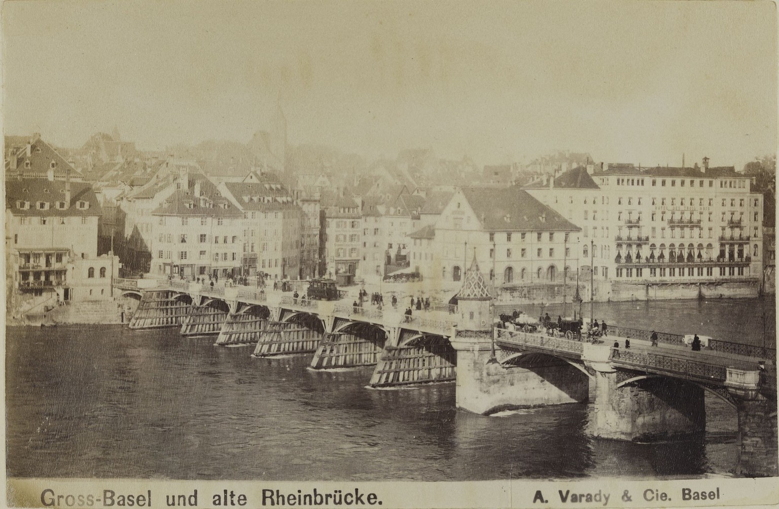 Gross-Basel und die alte Rheinbrücke um 1900.