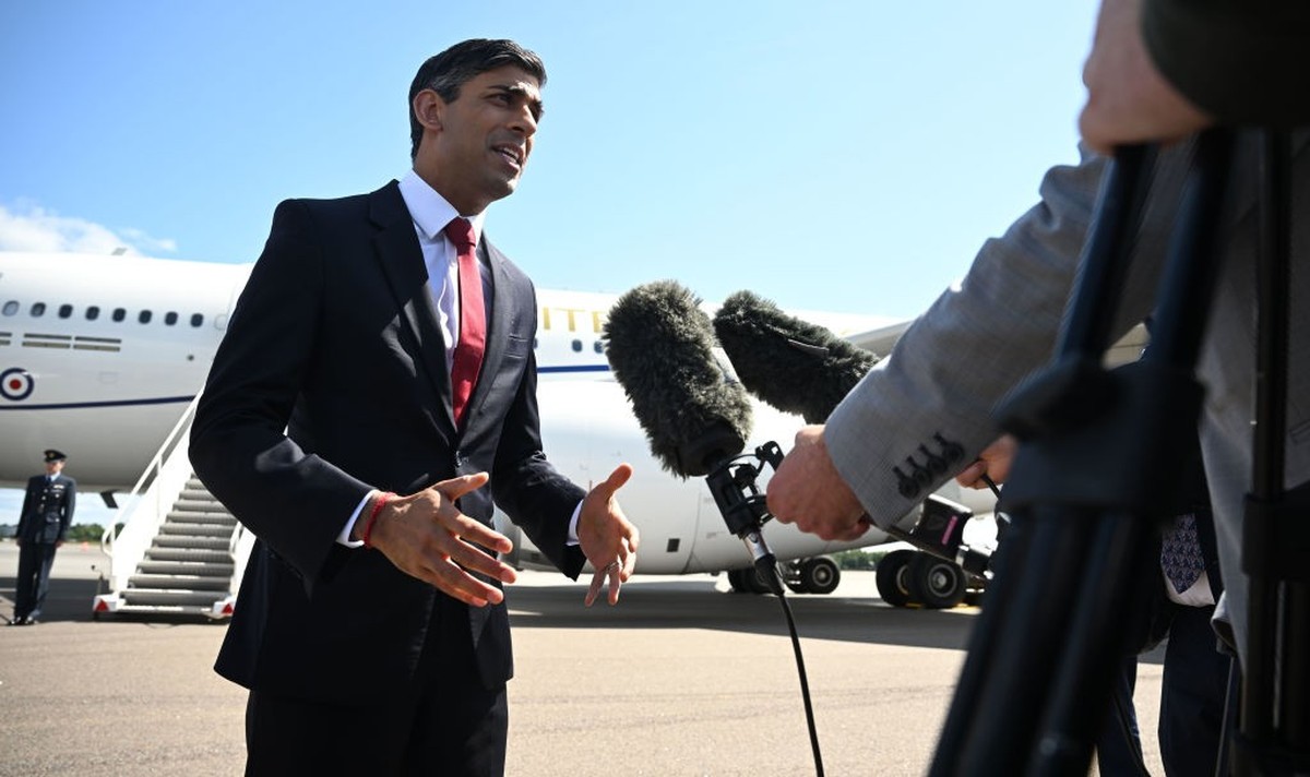 VILNIUS, LITHUANIA - JULY 11: Britain's Prime Minister Rishi Sunak speaks with journalists after landing in Vilnius, Lithuania, where he will attend a NATO Summit, on July 11, 2023 in Vilnius, Li ...