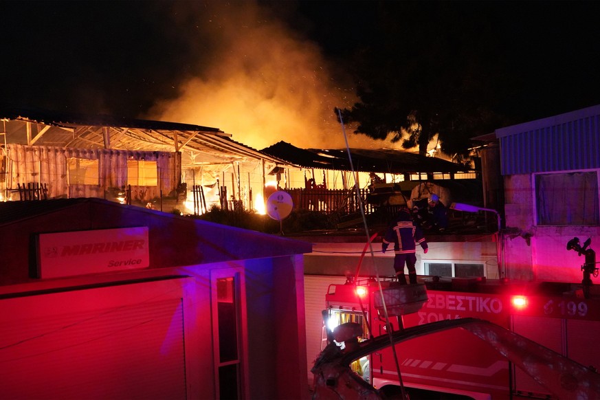 epaselect epa08277921 Firefighters battle to put out a fire at a refugee shelter run by the Swiss non-profit &#039;One Happy Family&#039; near the Kara Tepe camp on Lesvos Island, Greece, 07 March 202 ...