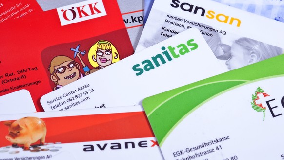ARCHIVBILD ZUR MK SANTÉSUISSE: &quot;ATEMPAUSE&quot; ZUGUNSTEN DER PRAEMIENZAHLER, AM MITTWOCH, 19. SEPTEMBER 2018 ---- Versicherungskarten verschiedener Krankenkassen, aufgenommen am 5. Juni 2009 in  ...