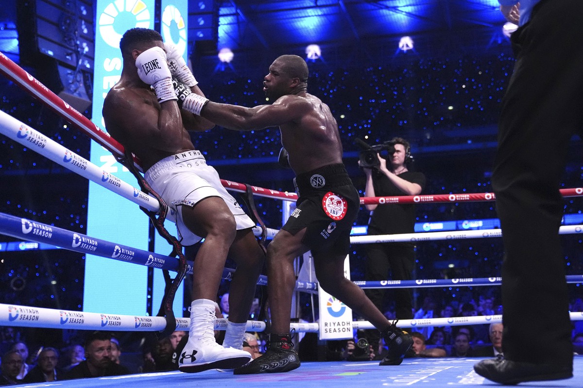 Anthony Joshua, left, and Daniel Dubois, fight in the IBF World Heavyweight bout at Wembley Stadium, in London, Saturday, Sept. 21, 2024. (Bradley Collyer/PA via AP)