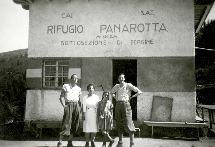 1930 Small group next to the Rifugio Panarotta Pergine, Italy x06176x

Small Group Next to The Rifugio Italy x06176x