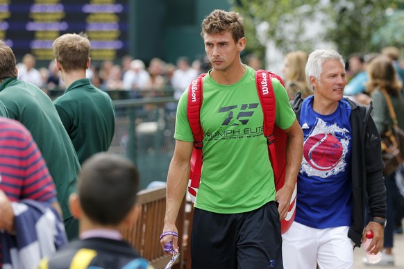 Henri Laaksonen of Switzerland on his way to a training session at the All England Lawn Tennis Championships in Wimbledon, London, Monday, July 3, 2017. (KEYSTONE/Peter Klaunzer)