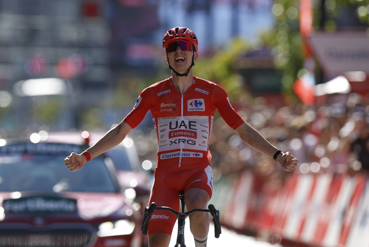 epa13191048 Tadej Pogacar of UAE Emirates Team celebrates after winning the 4th stage of La Vuelta a Espana cycling tour over 104.9km from Andorra La Vella to Andorra La Vella, Andorra, 25 August 2026 ...