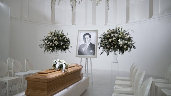 January 21, 2026, Roma: A handout picture shows the coffin of Italian fashion designer Valentino Garavani at the PM23 exhibition site where he will lie in state before the funeral, in Rome on January  ...