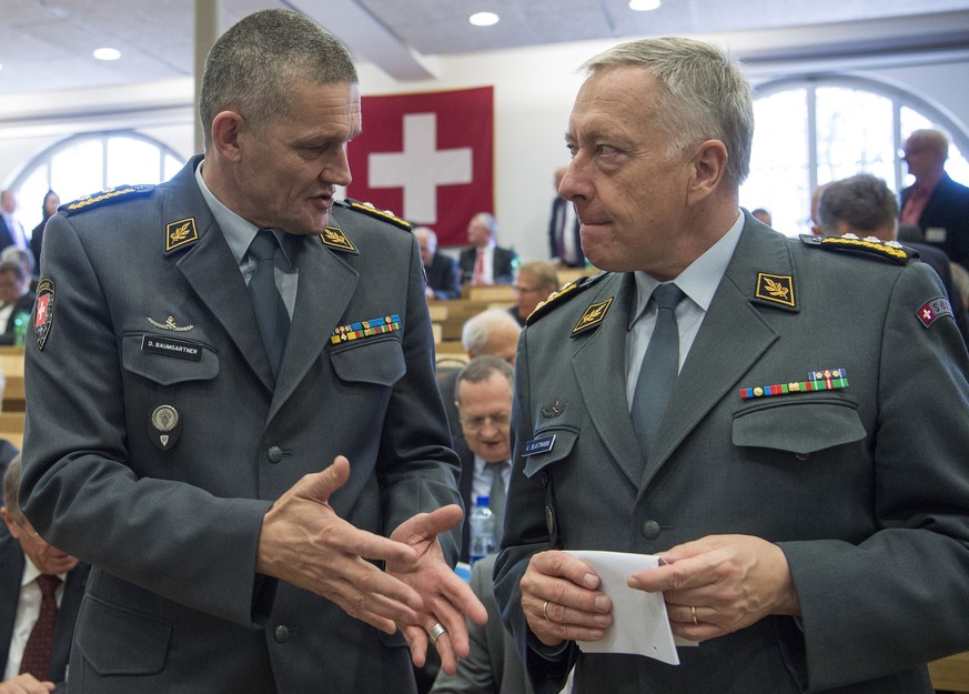 Treffen die Informationen mehrerer Medien zu, steht Armeechef Andre Blattmann (rechts) kurz vor dem Rücktritt. Daniel Baumgartner (links) wird als Kandidat für die Nachfolge gehandelt. Allerdings dürf ...