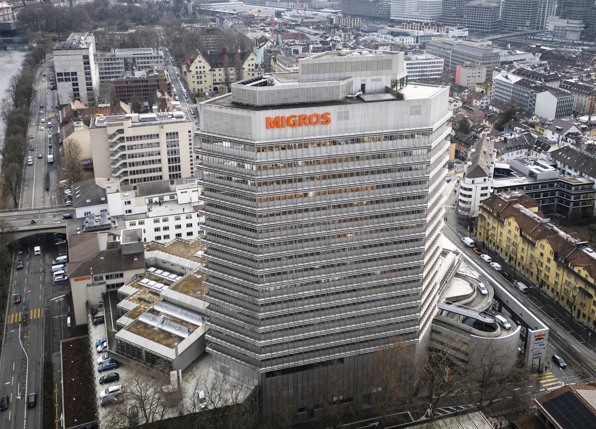 Der Migros Hauptsitz am Limmatplatz, aufgenommen am Freitag, 2. Februar 2024 in Zuerich. Der Detailhandelskonzern Migros sucht neue Besitzer f