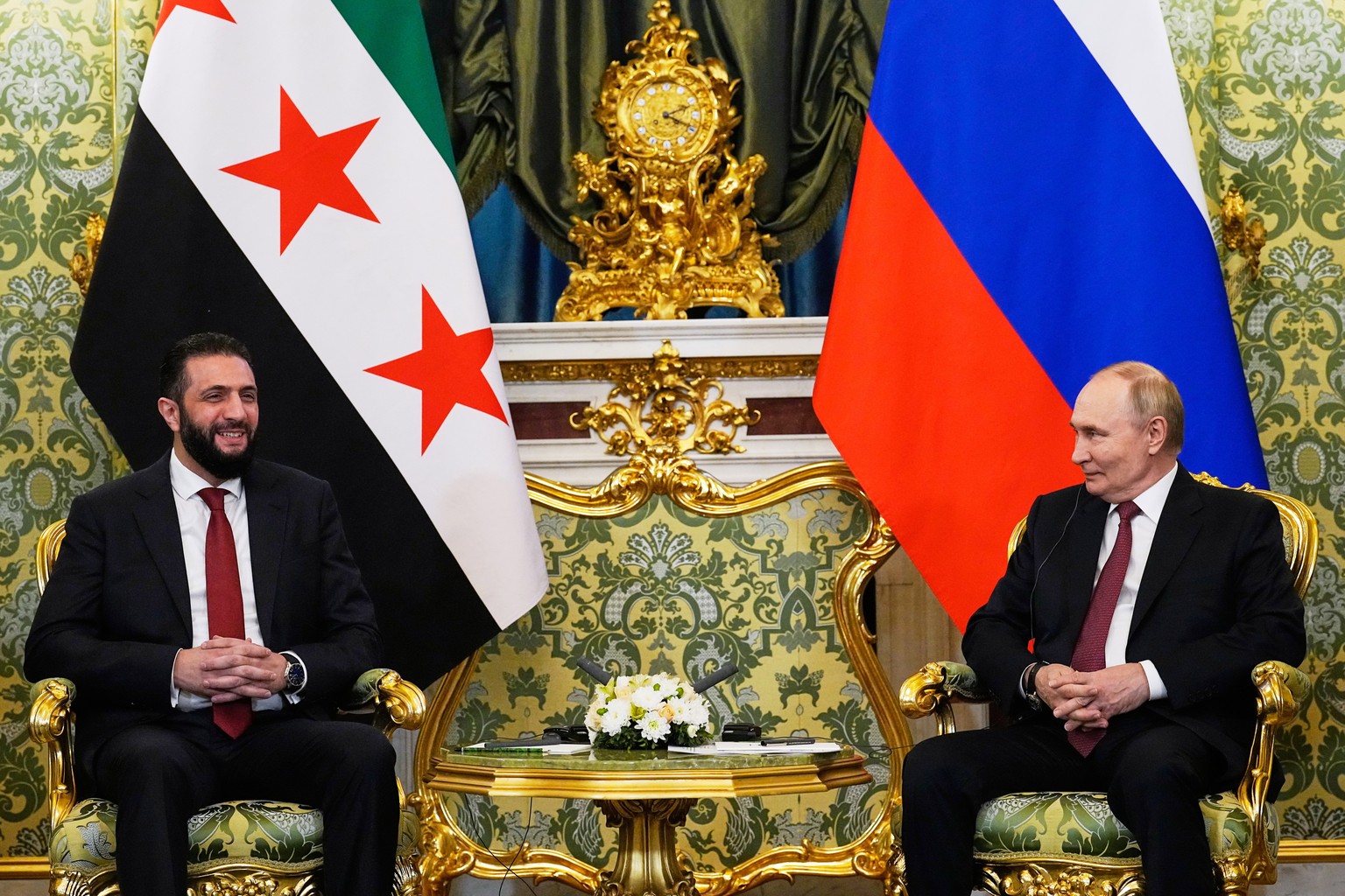 epa12455418 Russian President Vladimir Putin (R) and Syrian interim President Ahmad al-Sharaa talk during their meeting at the Grand Kremlin Palace in Moscow, Russia, 15 October 2025. EPA/ALEXANDER ZE ...